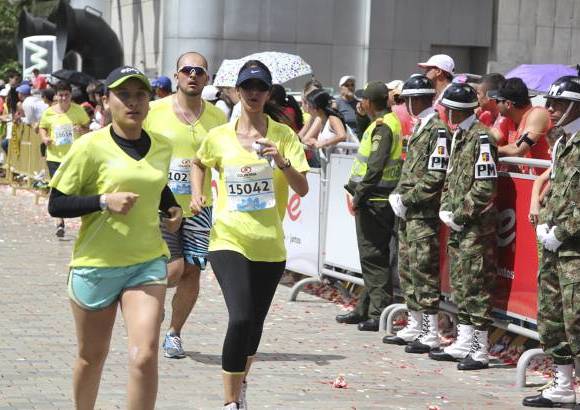 Esteban Jaramillo y Sebastián Salazar - Más de 10 mil competidores se dieron cita en esta histórica cita deportiva que se corría en las modalidades de 5, 10, 21 y 42 kilómetros.