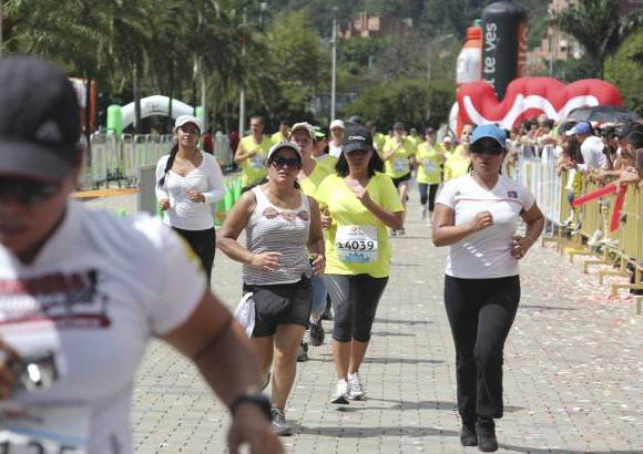 Esteban Jaramillo y Sebastián Salazar - Más de 10 mil competidores se dieron cita en esta histórica cita deportiva que se corría en las modalidades de 5, 10, 21 y 42 kilómetros.