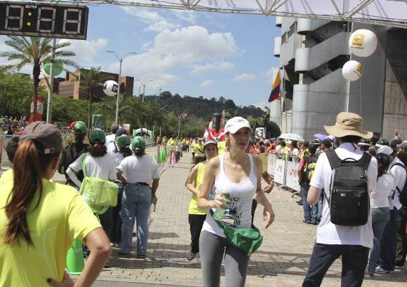 Esteban Jaramillo y Sebastián Salazar - Más de 10 mil competidores se dieron cita en esta histórica cita deportiva que se corría en las modalidades de 5, 10, 21 y 42 kilómetros.