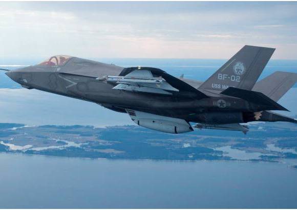 REUTERS - Los Marines esperan comenzar a operar las primeras unidades para mediados de 2015, la Fuerza A&#233;rea en 2016 y la Armada en 2017.