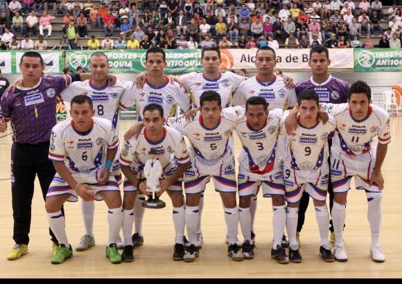 Hern&#225;n Vanegas - El primer duelo en Bello enfrent&#243; a las selecciones de Venezuela, en la foto, y Paraguay, el actual campe&#243;n.