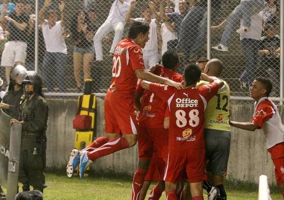 Colprensa - Jorge Artigas marc&#243; el &#250;nico gol del compromiso.