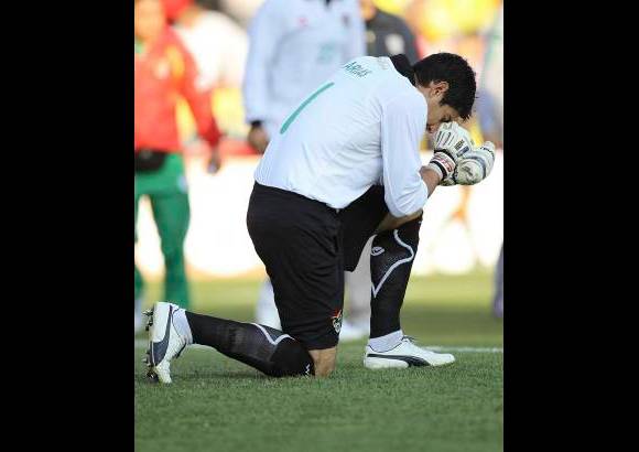 Reuters - El portero Arias lamentó la derrota de su equipo.