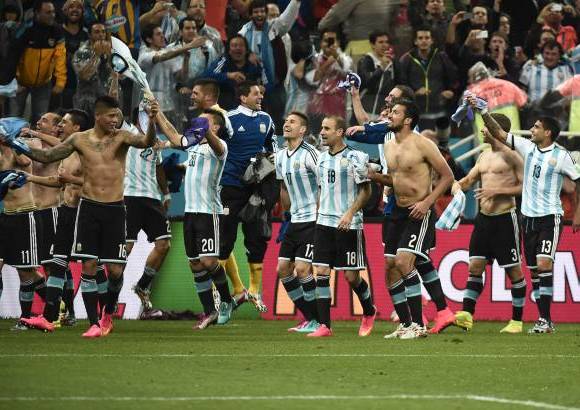 AFP - Luego de 120 minutos sin goles, Argentina se impuso 4-2 ante Holanda en la definici&#243;n desde los 12 pasos.