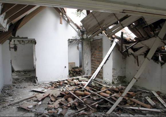 Jaime P&#233;rez - Esta es la vivienda que figura a nombre del exportero Ren&#233; Higuita. El predio, que se encuentra en proceso de extinci&#243;n de dominio, est&#225; abandonado desde hace varios a&#241;os. Esto se ha convertido en un problema permanente para los vecinos.