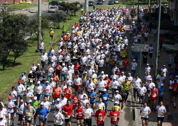 Colprensa - La fr&#237;a Bogot&#225; se visti&#243; de Sol para acompa&#241;ar por sus calles a 45.000 atletas que se registraron para la competencia.