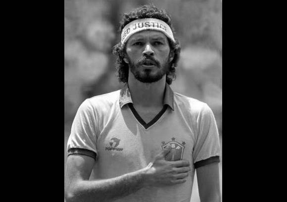 Reuters - S&#243;crates fue excapit&#225;n de la selecci&#243;n de Brasil y uno de los mejores mediocampistas de la historia del f&#250;tbol carioca.