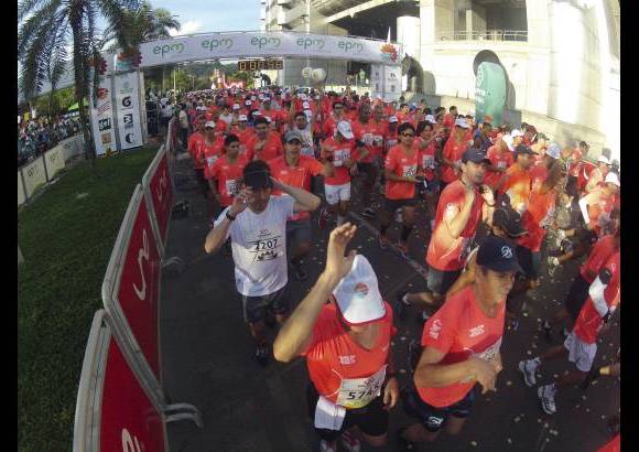 Esteban Jaramillo y Sebastián Salazar - Más de 10 mil competidores se dieron cita en esta histórica cita deportiva que se corría en las modalidades de 5, 10, 21 y 42 kilómetros.