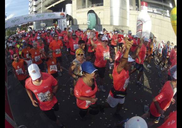 Esteban Jaramillo y Sebastián Salazar - Más de 10 mil competidores se dieron cita en esta histórica cita deportiva que se corría en las modalidades de 5, 10, 21 y 42 kilómetros.