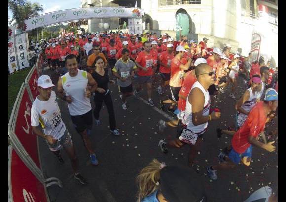 Esteban Jaramillo y Sebastián Salazar - Más de 10 mil competidores se dieron cita en esta histórica cita deportiva que se corría en las modalidades de 5, 10, 21 y 42 kilómetros.