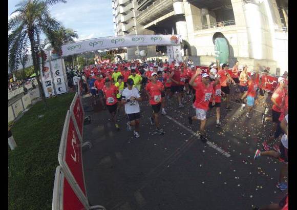 Esteban Jaramillo y Sebastián Salazar - Más de 10 mil competidores se dieron cita en esta histórica cita deportiva que se corría en las modalidades de 5, 10, 21 y 42 kilómetros.