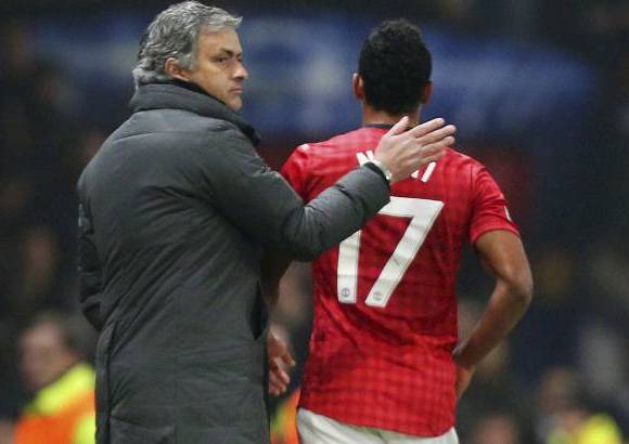 AP - Mientras los merengues intentaban alcanzar un tanto que llevara el partido a la pr&#243;rroga, lleg&#243; expulsi&#243;n de Nani, que lanz&#243; una patada a Arbeloa y dej&#243; a los suyos con diez.