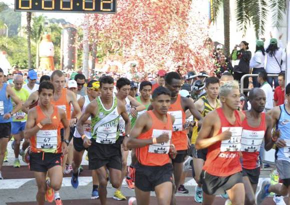 Esteban Jaramillo y Sebastián Salazar - Más de 10 mil competidores se dieron cita en esta histórica cita deportiva que se corría en las modalidades de 5, 10, 21 y 42 kilómetros.