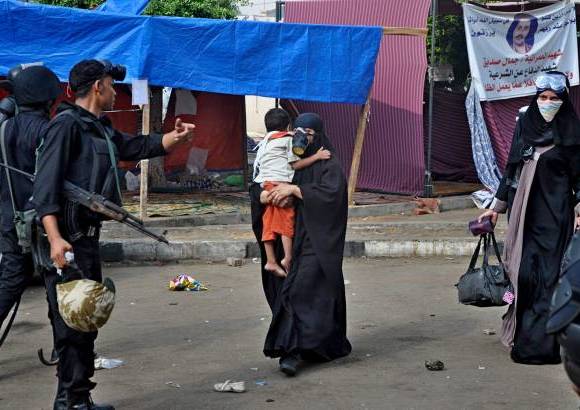 AP - Asaltos a comisarías de policía y sedes de las gobernaciones provinciales han sido la tónica.