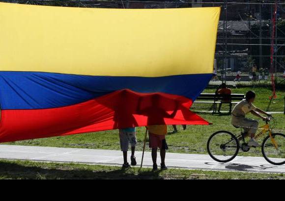 Jaime P&#233;rez - Todos bajo una misma bandera. Son 201 a&#241;os desde el grito de Independencia y este mi&#233;rcoles en Medell&#237;n el tricolor se iz&#243; en las diferentes calles de la ciudad.