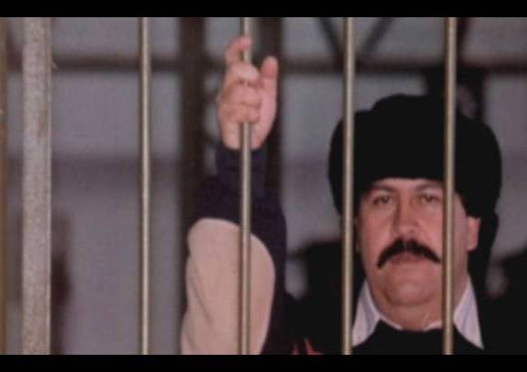 FOTO CORTES&#205;A - El 19 de junio de 1991, tras una anunciada negociaci&#243;n, Pablo Escobar se entrega a las autoridades colombianas para ser recluido en La Catedral; la c&#225;rcel llena de lujos construida por el mismo capo, que eran disfrutados a placer por &#233;l y sus sicarios.