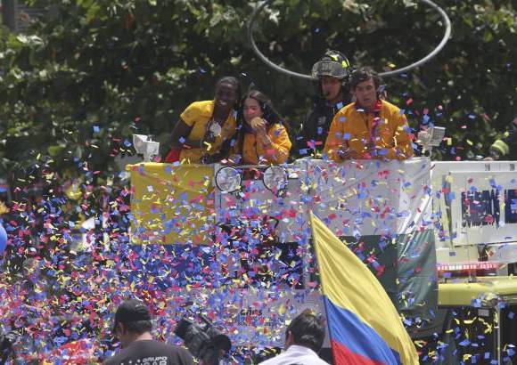 Hernán Vanegas - Pasando por la calle 10, la avenida El Poblado, la avenida Oriental, la calle San Juan y la carrera 74, los antioqueños acompañaron a Mariana Pajón, Caterine Ibargüen y Carlos Mario Oquendo, además de los otros atletas paisas que participaron en los Juegos Olímpicos de Londres 2012.