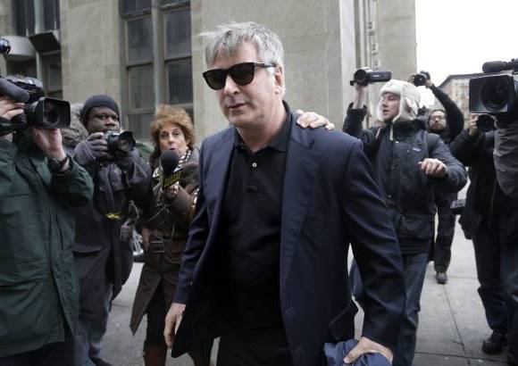 AP - El actor Alec Baldwin gan&#243; esta semana una demanda contra una acosadora que lo persegu&#237;a e invent&#243; una relaci&#243;n sentimental con &#233;l desde hace varios a&#241;os. La mujer fue condenada a seis meses de prisi&#243;n.