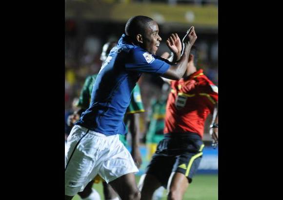Colprensa - Los franceses tuvieron las mejores opciones durante todo el partido y fruto de ello la victoria que la alcanzó mediante los goles de Cedric Bakambu, a los 70 minutos, y siete más tarde, Alexandre Lacazette, luego de ingresar a los 64.