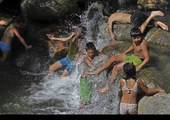 Henry Agudelo - Piscinas, toboganes, discotecas y un alojamiento que recuerda la arquitectura colonial, lo hacen un buen paseadero. Pasear en esta localidad del Oriente fue una tradici&#243;n que en buen ahora se est&#225; recuperando.