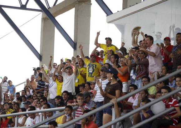 Colprensa - Los tenistas y el capitán Mauricio Hadad agradecieron el acompañamiento en Cúcuta.