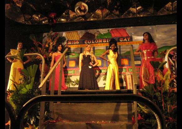 Carolina Calle Vallejo - Tras arduos ensayos lleg&#243; la velada de elecci&#243;n y coronaci&#243;n.