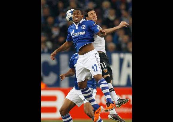 Reuters - Si el partido hasta ese momento hab&#237;a estado relativamente equilibrado, el gol del Valencia pareci&#243; anestesiar al Schalke que no encontraba f&#243;rmula para llegar a la porter&#237;a de V&#237;ctor Guaita.