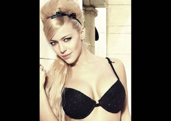 CORTES&#205;A - Evangelina Anderson es una modelo y actriz argentina de ascendencia irlandesa y est&#225; casada con el defensor Mart&#237;n Demichelis, jugador del M&#225;laga.