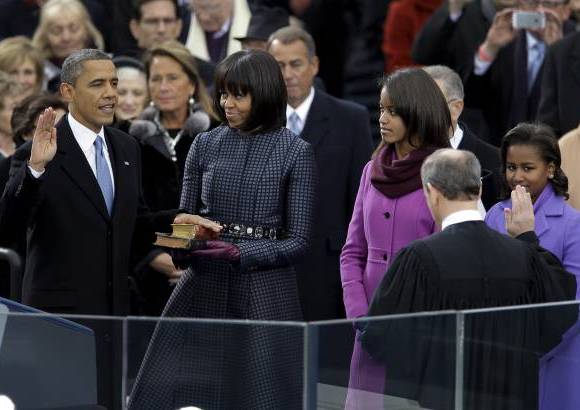 Reuters - Obama llegó a su segundo discurso inaugural con pie firme, con los números de las encuestas en alza, con los republicanos a la defensiva y con una serie de logros durante su primer término.