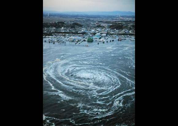 AP - El Centro de Alerta de Tsunamis del Pacífico emitió alertas para países de la otra costa del Pacífico como Perú, Chile y Ecuador. Entre tanto, en Colombia hay, por ahora, aviso por la emergencia debido a que se prevé que las olas no lleguen con tanta fuerza al país.