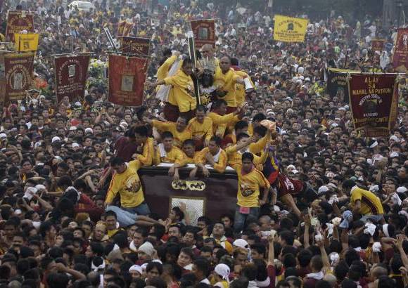 AP - Entre estas se incluyen 324 personas asistidas por contusiones sufridas a ra&#237;z de una estampida ocurrida durante el inicio de la procesi&#243;n del Nazareno Negro, una figura tra&#237;da de M&#233;xico hace cuatro siglos y que el resto del a&#241;o es expuesto en la iglesia cat&#243;lica de Quiapo.