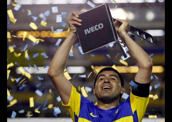 Reuters - A falta de dos jornadas para el fin, el Boca acaba de coronar un certamen con n&#250;meros irrefutables: 17 partidos jugados, 11 ganados, seis empatados, 22 goles a favor y s&#243;lo cuatro en contra.