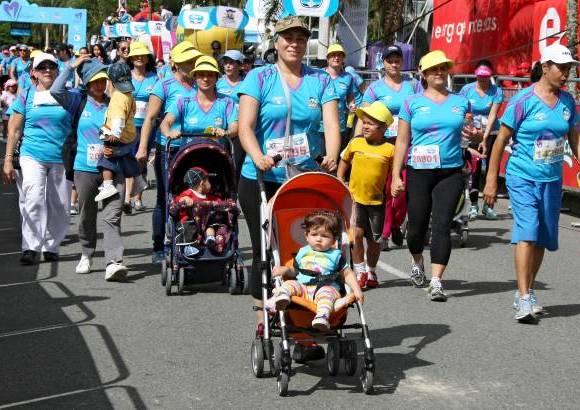 Juan Antonio Sánchez - Las mujeres vivieron una programación que incluyó aeróbicos al ritmo de música con un coreógrafo.