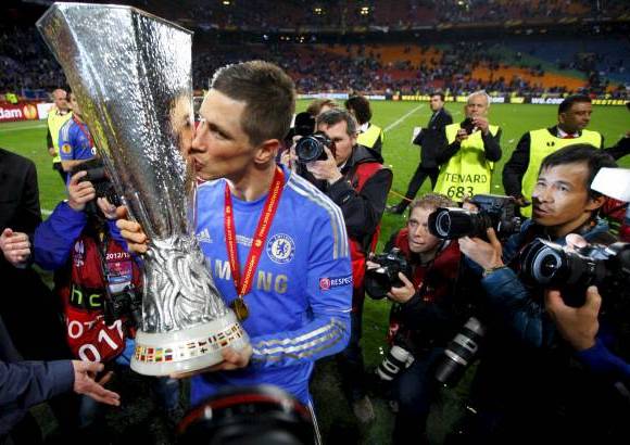 AP - El delantero espa&#241;ol Fernando Torres y el centrocampista Juan Mata ser&#225;n durante los pr&#243;ximos diez d&#237;as los futbolistas con m&#225;s t&#237;tulos en vigencia del momento.