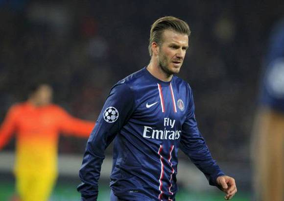 REUTERS - David Beckham fue el constructor del juego local y con su pierna derecha el ingl&#233;s le dio salida al juego de los franceses.