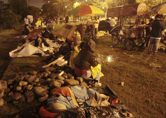 Foto R&#243;binson Saenz - Cuando escamp&#243; muchas personas buscaron descanso en las zonas verdes.