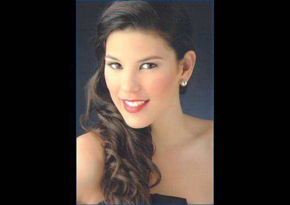 Cortes&#237;a Concurso Nacional de Belleza - Laura Melissa tiene 22 a&#241;os. Sus medidas son: 89-64-94 y su estatura 1.72 metros. Es Administradora de Empresas de la Universidad Aut&#243;noma de Bucaramanga y habla perfectamente el ingl&#233;s. Le encanta bailar, el deporte y viajar.