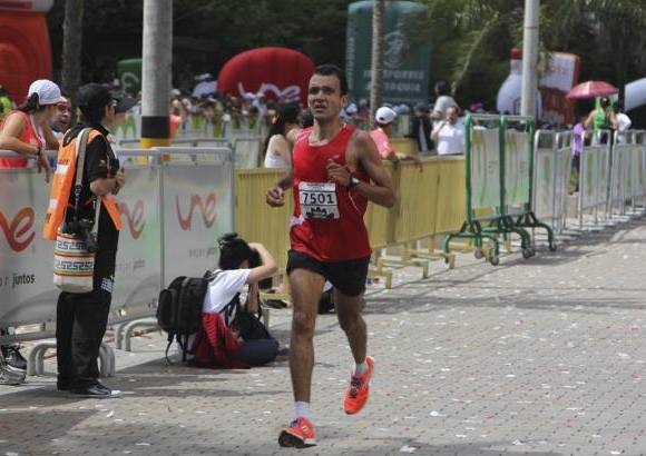 Esteban Jaramillo y Sebastián Salazar - Más de 10 mil competidores se dieron cita en esta histórica cita deportiva que se corría en las modalidades de 5, 10, 21 y 42 kilómetros.