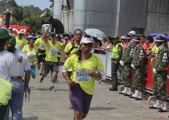 Esteban Jaramillo y Sebastián Salazar - Más de 10 mil competidores se dieron cita en esta histórica cita deportiva que se corría en las modalidades de 5, 10, 21 y 42 kilómetros.