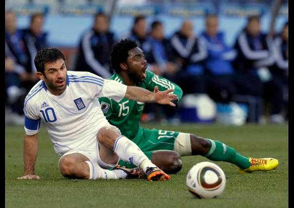 AP - Derrotados, los dos equipos, en su primer contacto con el Mundial, Grecia y Nigeria se jugaban la supervivencia y, pese al resultado, los dos siguen con vida en el torneo.