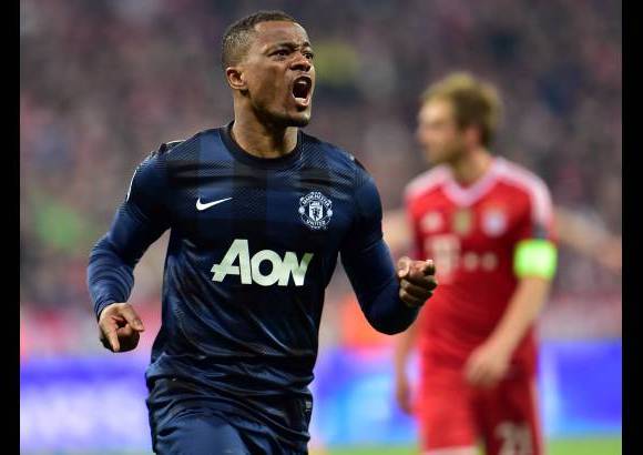 AP - Tras un primer tiempo aburrido, el United se puso en ventaja a los 57 minutos por intermedio de Patrice Evra, quien defini&#243; con un soberbio remate.