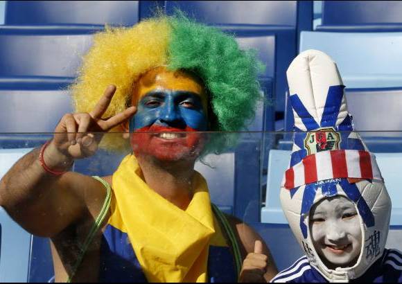 Juan Antonio S&#225;nchez - Colorido y compa&#241;erismo se ve en las tribunas cada vez que juega Colombia.