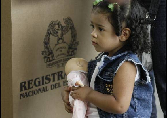 Donaldo Zuluaga - En el Palacio de Exposiciones, las mujeres ejercieron su derecho al voto en las diferentes mesas que estuvieron dispuestas para las elecciones al Senado, C&#225;mara y Parlamento Andino.