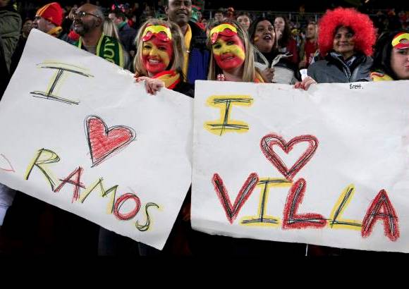 reuters - Las hinchas españolas les demuestran su amor a los jugadores de su selección