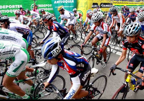 Manuel Saldarriaga - Antes de la competencia la lluvia se hizo presente, pero San Pedro estuvo del lado del Cl&#225;sico y se pudieron correr todas las categor&#237;as.