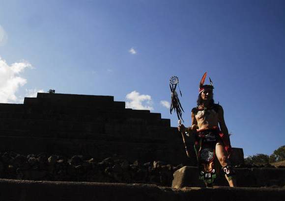 REUTERS - Miles de ind&#237;genas descendientes de esta cultura, que habit&#243; hace m&#225;s de 2.000 a&#241;os la mayor&#237;a de lo que hoy es Guatemala, y partes de M&#233;xico, El Salvador y Honduras, participaron en las ceremonias m&#237;sticas en las que despidieron el 13 B&#39;aktun.