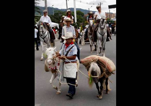 Jaime Pérez - Ponys en el Desfile a Caballo.