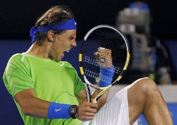 Reuters - El espa&#241;ol Rafael Nadal y el suizo Roger Federer clasificaron este martes a las semifinales del Abierto de Australia, primer Grand Slam de la temporada, fase en la que se enfrentar&#225;n.