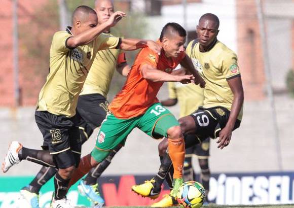 HERNÁN VANEGAS - El clásico joven del fútbol paisa quedó en tablas (1-1) gracias a las anotaciones de Javier López y Humberto Mendoza en la etapa complementaria.