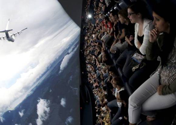 - Las entradas para pel&#237;culas en tercera dimensi&#243;n cuestan poco m&#225;s que para las proyecciones bidimensionales, lo cual les permite ingresos extras en taquilla.